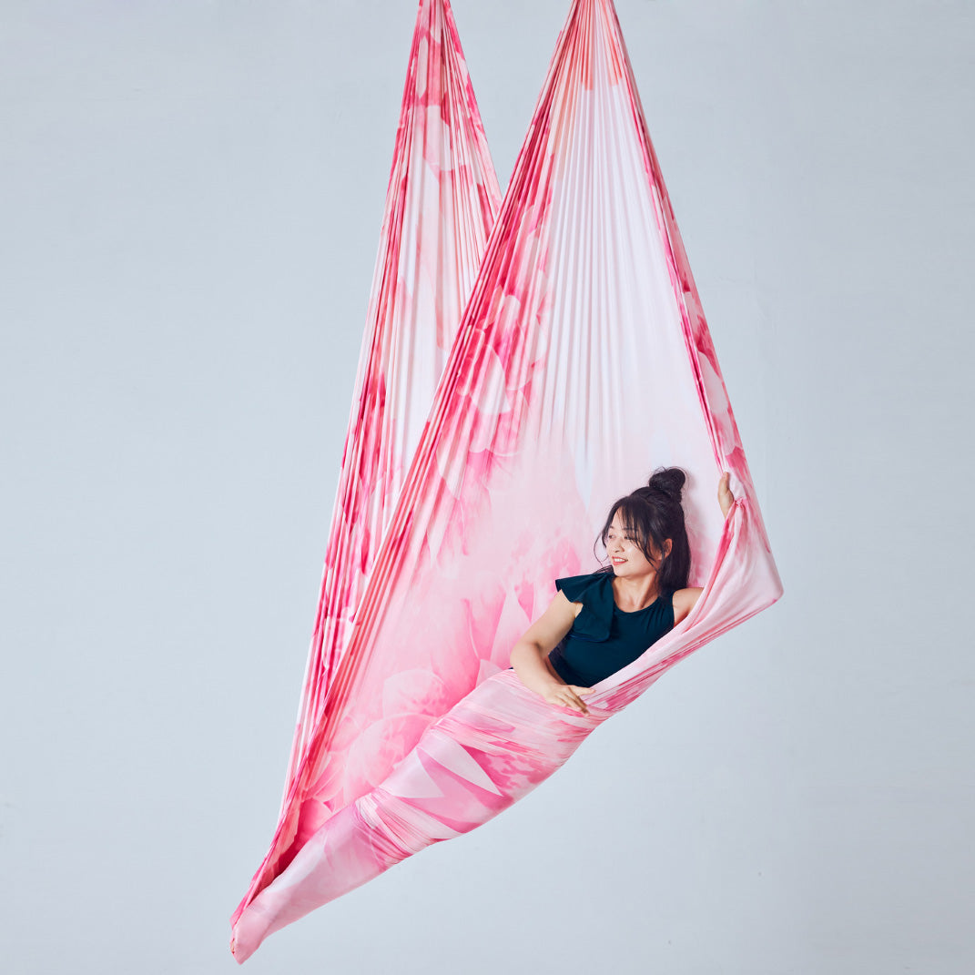 PRIORMAN 5.5 Yards Aerial Silks Aerial Yoga Hammock Kit Yoga Swing Set  Anti-Gravity Flying for Fitness, Low Non Stretch Nylon Fabric Hardware  Included for Dance Light Purple
